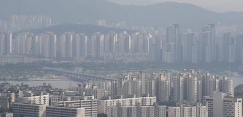 분양가상한제 후폭풍이 매매 시장을 넘어 전세 시장으로 확대되고 있다. 서울 아파트 전경.  <연합뉴스>